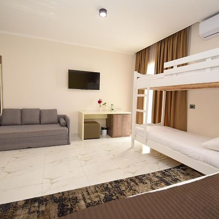 Hotel Vivas Durres Exterior photo