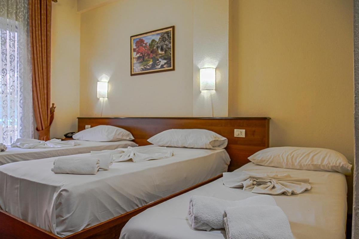 Hotel Vivas Durres Exterior photo